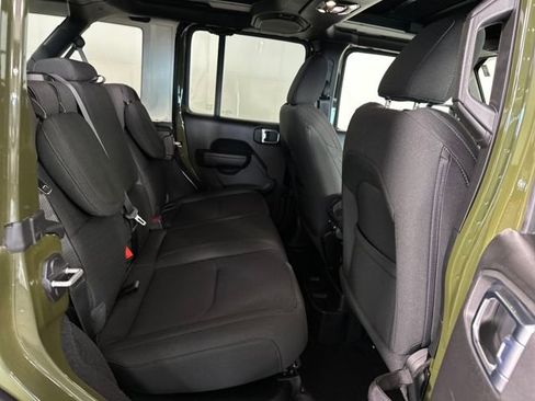 Used 2023 Jeep Wrangler Unlimited w/ Sun & Screen Package image 27