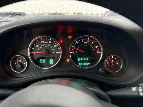 Used 2016 Jeep Wrangler Unlimited Sahara w/ Connectivity Group AWD/4WD image 27