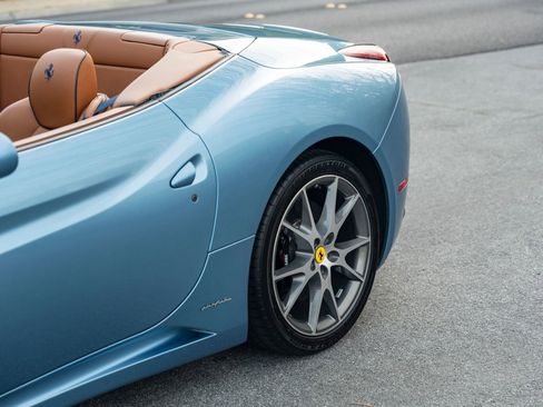 Used 2010 Ferrari California RWD image 68