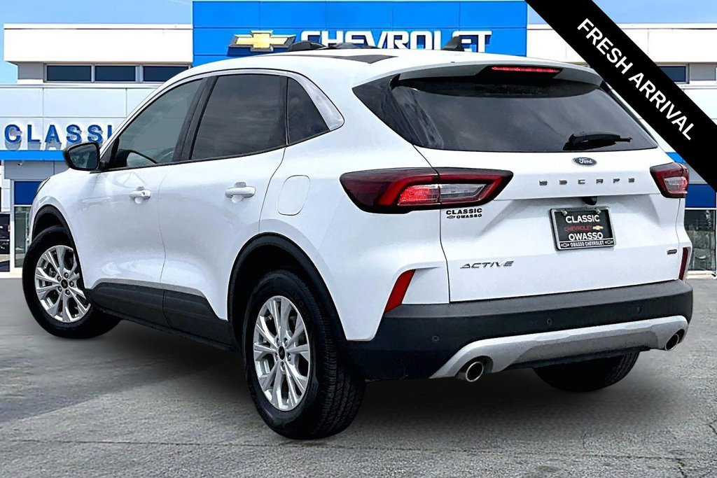 Used 2023 Ford Escape Active w/ Tech Pack #1 FWD image 3