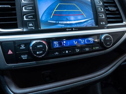 Used 2015 Toyota Highlander Limited image 26