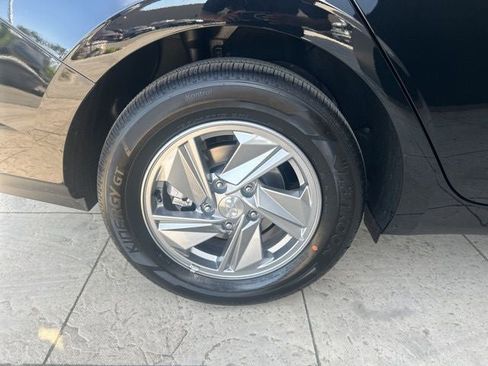 New 2026 Hyundai Elantra SE image 40