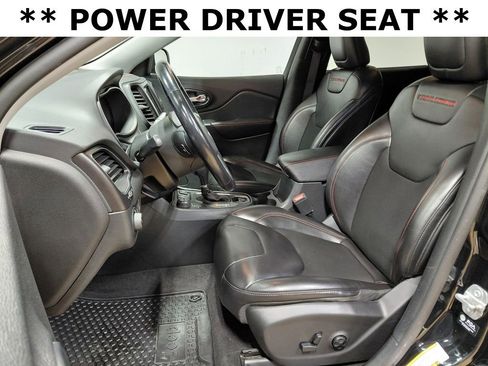 Used 2021 Jeep Cherokee Trailhawk image 13