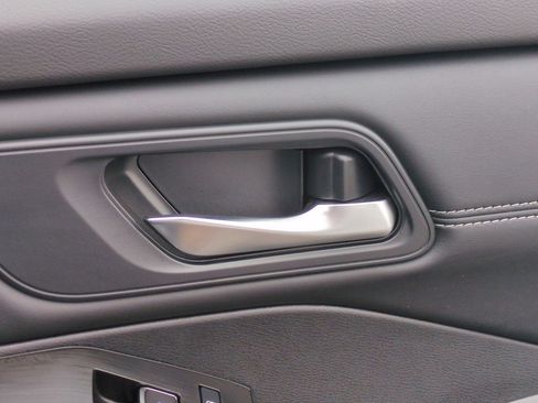 Certified 2025 Nissan Rogue SL w/ SL Premium Package FWD image 41