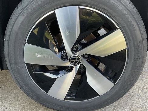 New 2025 Volkswagen Taos S image 10