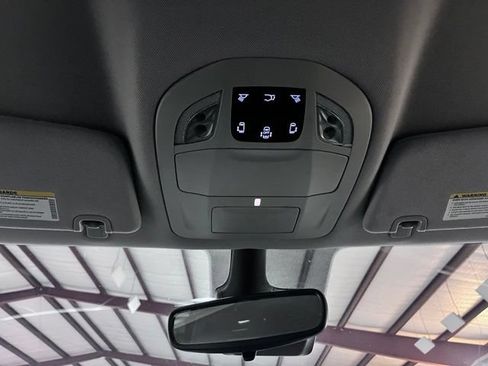 Used 2023 Chrysler Pacifica Touring-L FWD image 33