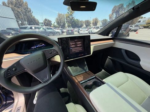 Used 2023 Tesla Model X AWD/4WD image 5