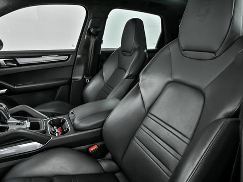 Used 2019 Porsche Cayenne Turbo image 23