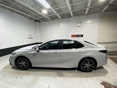 Used 2023 Toyota Camry SE w/ Convenience Package FWD image 3