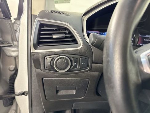 Used 2017 Ford Edge SEL w/ Equipment Group 201A AWD/4WD image 15