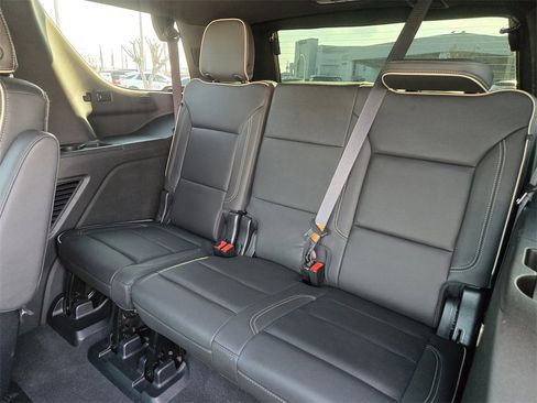 Used 2022 GMC Yukon SLT w/ SLT Premium Package image 13