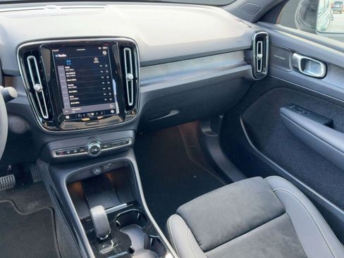 Used 2025 Volvo EC40 Ultra image 21