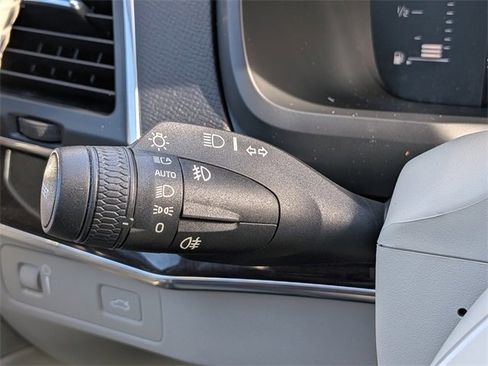 Used 2019 Volvo XC90 T5 Momentum w/ Protection Package Premier image 28