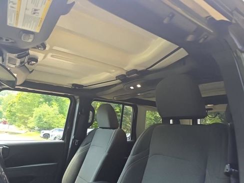 Used 2024 Jeep Wrangler Unlimited AWD/4WD image 15