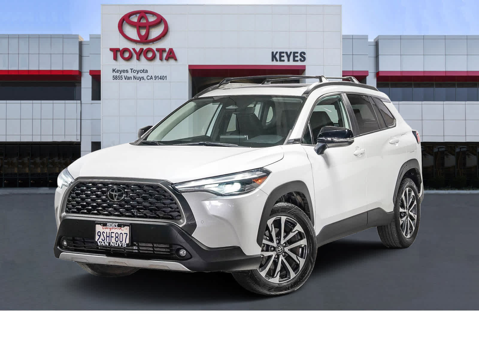 Used 2025 Toyota Corolla Cross XLE w/ Convenience Package FWD image 1