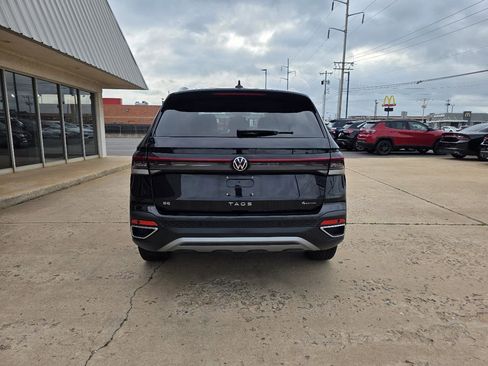 Used 2025 Volkswagen Taos SE AWD/4WD image 7