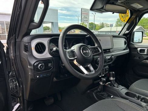 Used 2025 Jeep Wrangler Unlimited Sahara w/ Safety Group AWD/4WD image 29
