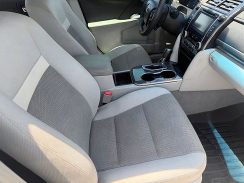 Used 2014 Toyota Camry LE FWD image 11