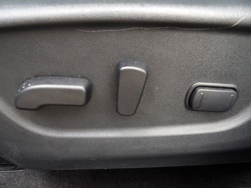 Used 2020 Nissan Rogue SV w/ Premium Package image 14