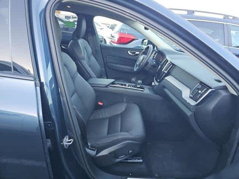 Used 2025 Volvo XC60 B5 Plus image 5