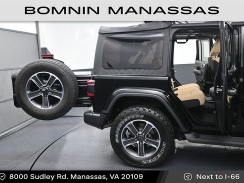 Used 2023 Jeep Wrangler Unlimited Sahara w/ LED Lighting Group AWD/4WD image 10