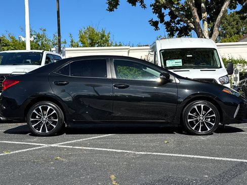 Used 2018 Toyota Corolla SE FWD image 3