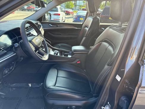 Used 2023 Jeep Grand Cherokee 4WD 4xe w/ Luxury Tech Group II image 14