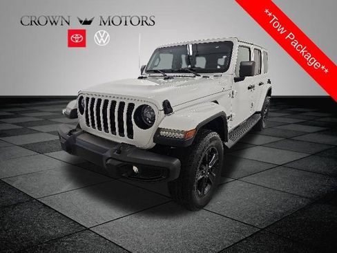 Used 2020 Jeep Wrangler Unlimited Sahara AWD/4WD image 3