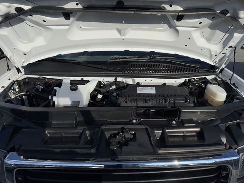 Used 2023 GMC Savana 2500 image 25