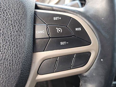 Used 2017 Jeep Cherokee Latitude w/ Comfort/Convenience Group image 11