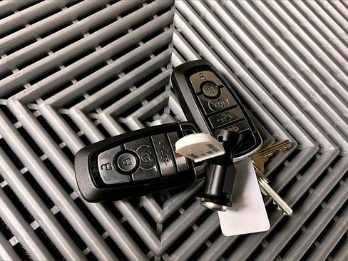 Used 2024 Ford F350 Platinum w/ FX4 Off-Road Package image 11