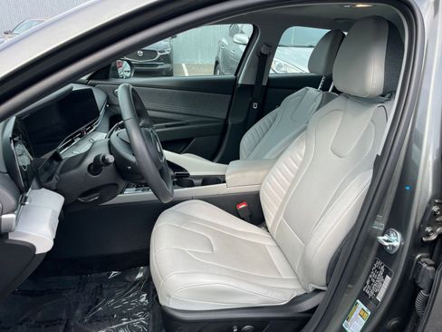 Used 2025 Hyundai Elantra Limited FWD image 38