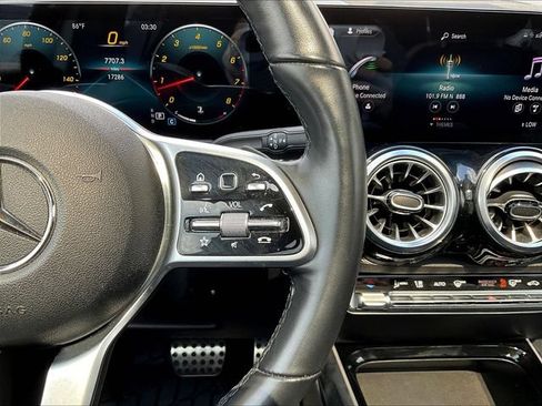 Used 2022 Mercedes-Benz GLB 250 4MATIC image 14