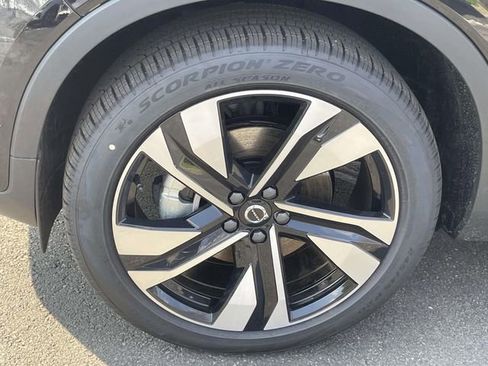 New 2026 Volvo XC40 B5 Plus w/ Protection Package Premier AWD/4WD image 10