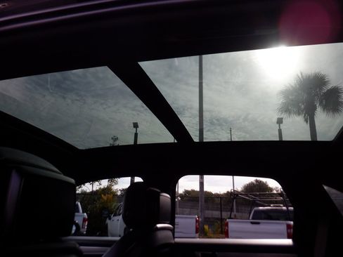 Used 2023 Porsche Cayenne Platinum Edition image 15