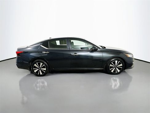 Used 2022 Nissan Altima 2.5 SV w/ SV Premium Package image 7