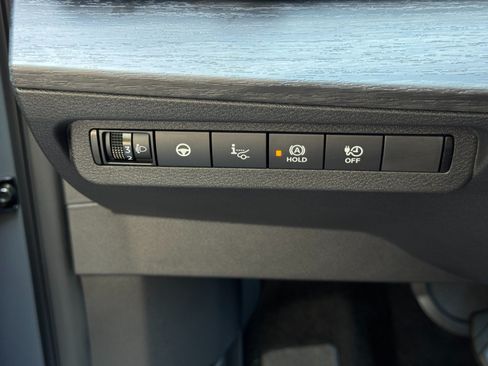 Used 2023 Nissan Ariya FWD image 17