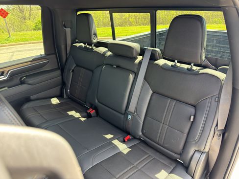 Used 2024 Chevrolet Silverado 3500 High Country w/ High Country Premium Package AWD/4WD image 39