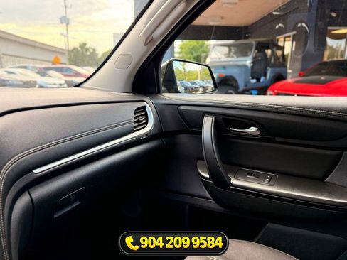 Used 2017 Chevrolet Traverse LT w/ Style and Technology Package FWD image 18