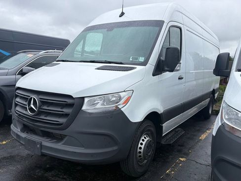 Used 2024 Mercedes-Benz Sprinter 4500 image 3