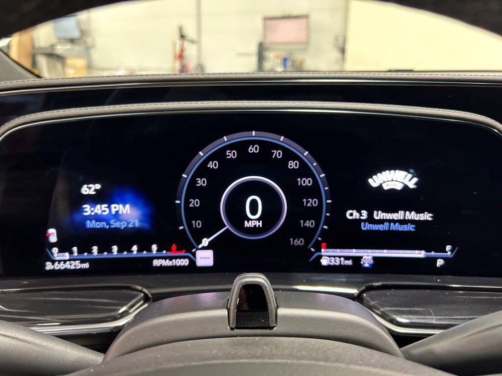 Used 2023 Cadillac Escalade ESV Sport w/ LPO, ONYX Package AWD/4WD image 17