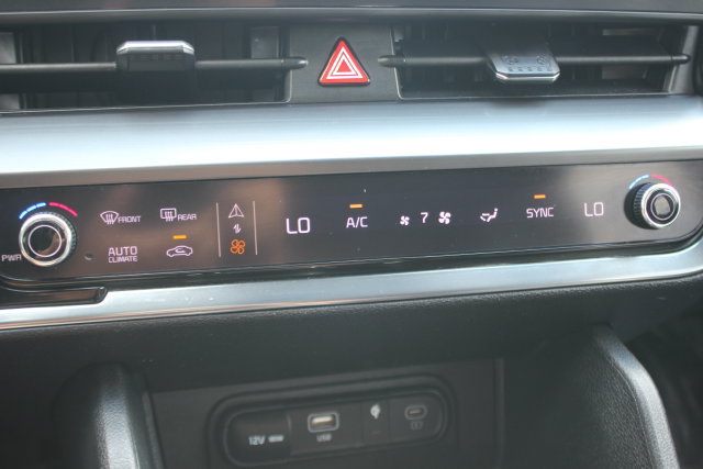 Used 2024 Kia Sportage EX AWD/4WD image 9