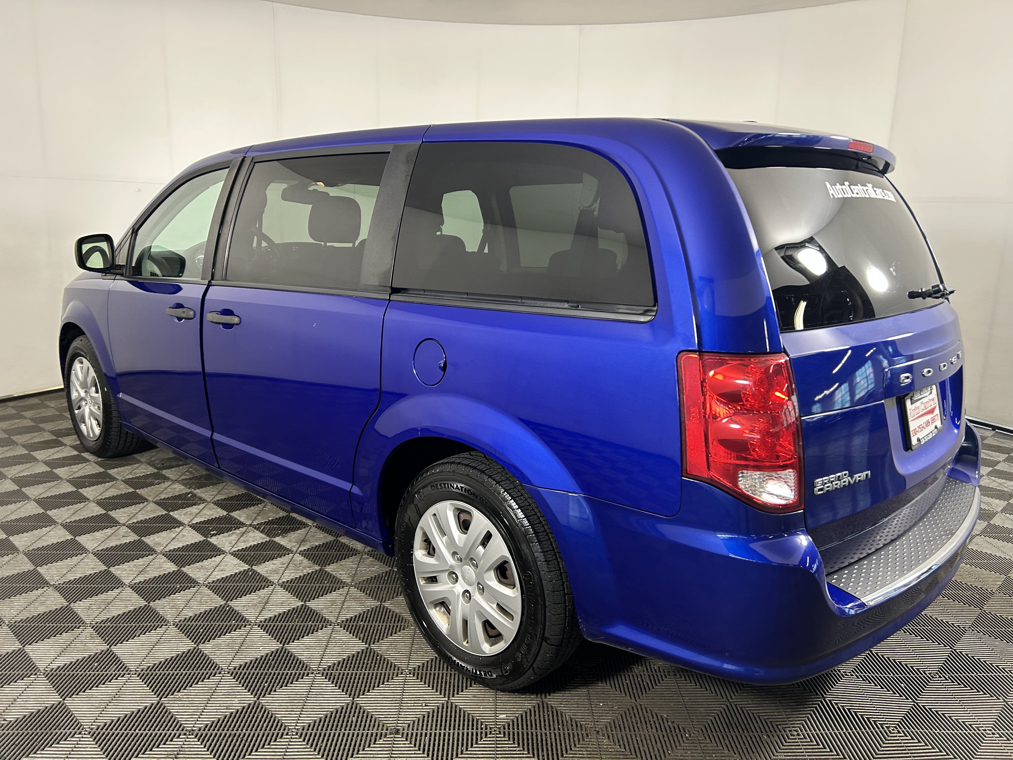 Used 2019 Dodge Grand Caravan FWD image 3