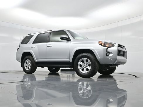 Used 2021 Toyota 4Runner SR5 image 2