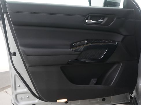 Used 2022 Nissan Pathfinder SV w/ SV Premium Package image 21