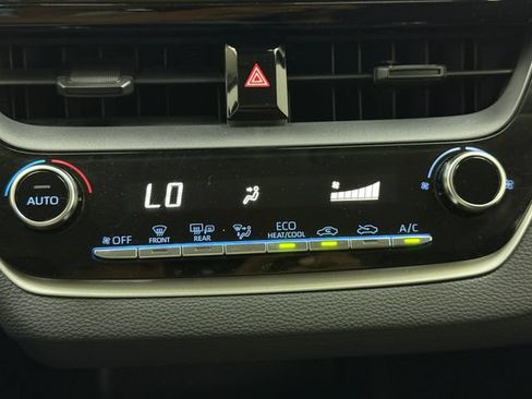 Used 2021 Toyota Corolla LE FWD image 18