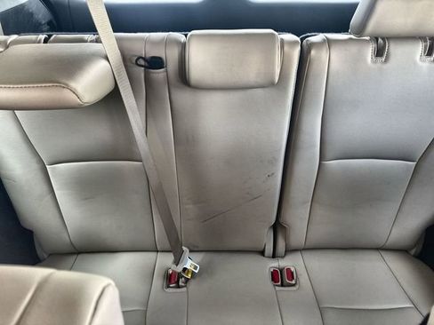Used 2023 Toyota Highlander XLE FWD image 32