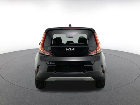 Used 2025 Kia Soul LX w/ LX Technology Package FWD image 8