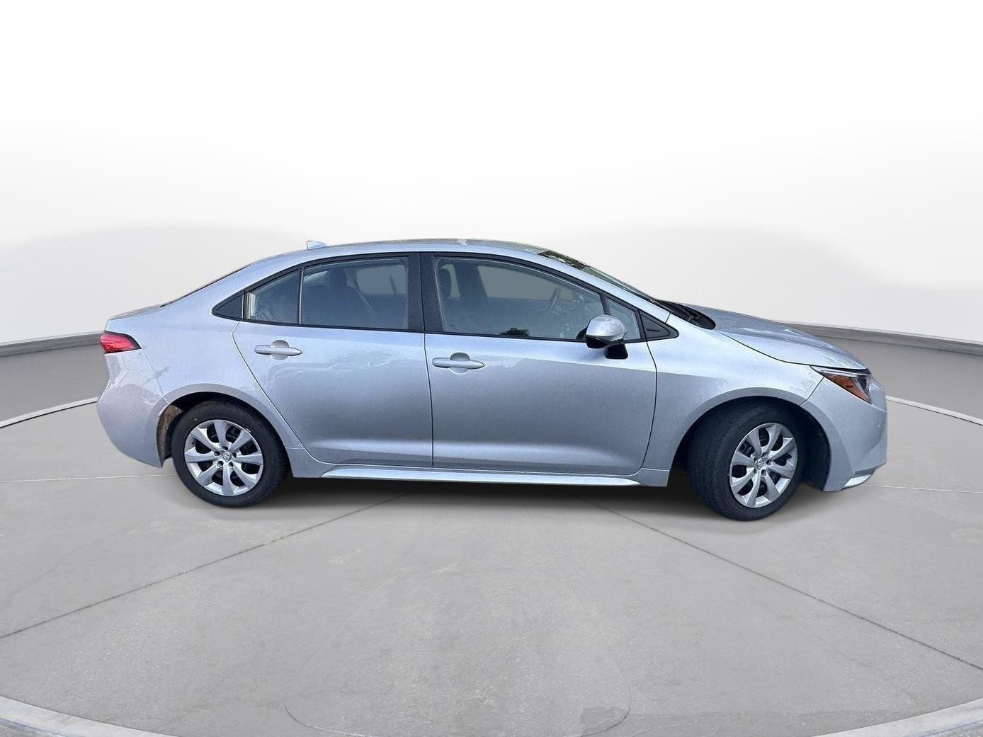 Used 2024 Toyota Corolla LE FWD image 5