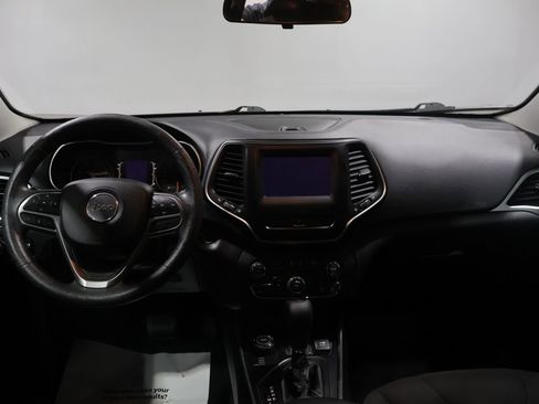 Used 2019 Jeep Cherokee Latitude w/ Popular Appearance Group image 17